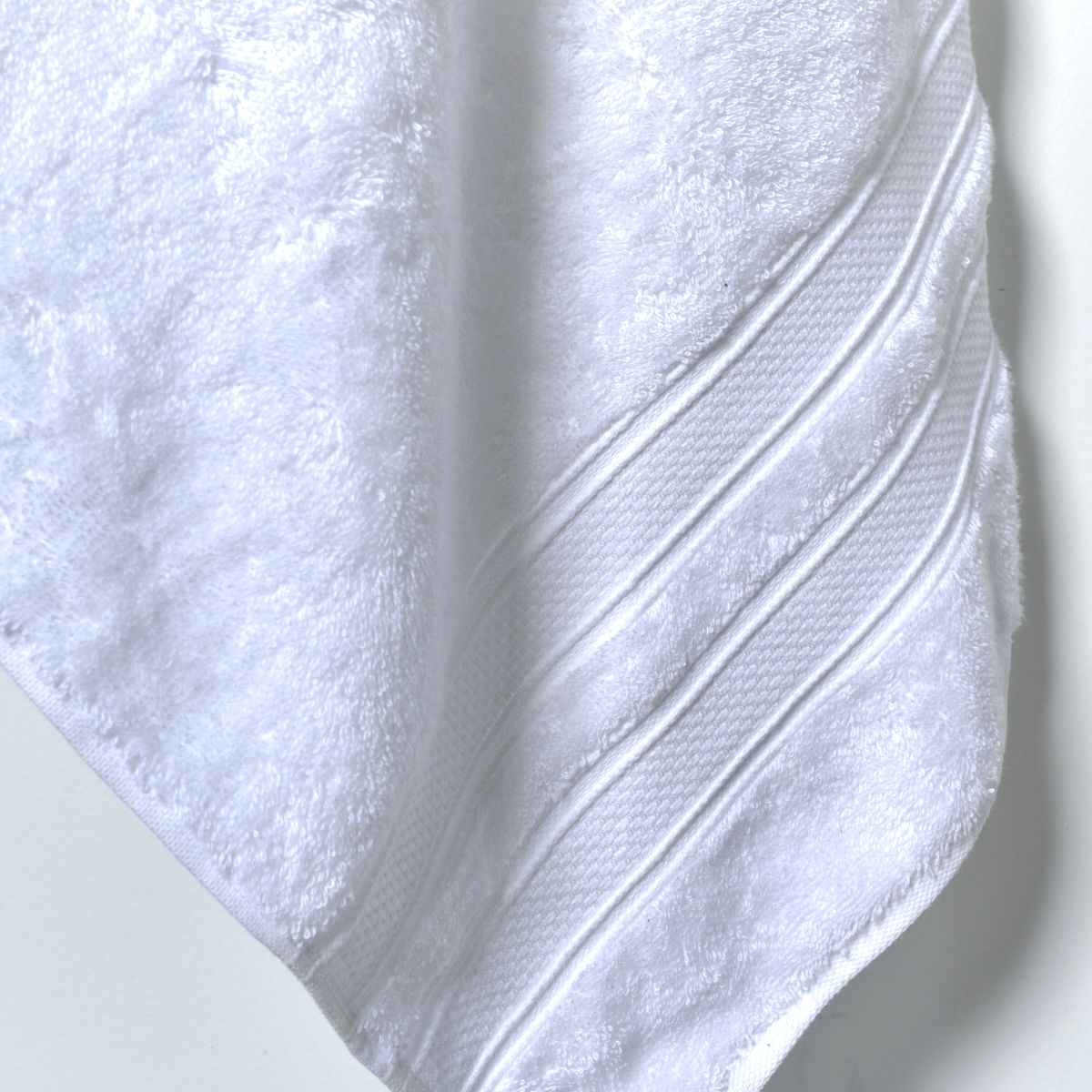 03 09 0058 Toalha Banho Magnific Branco 002